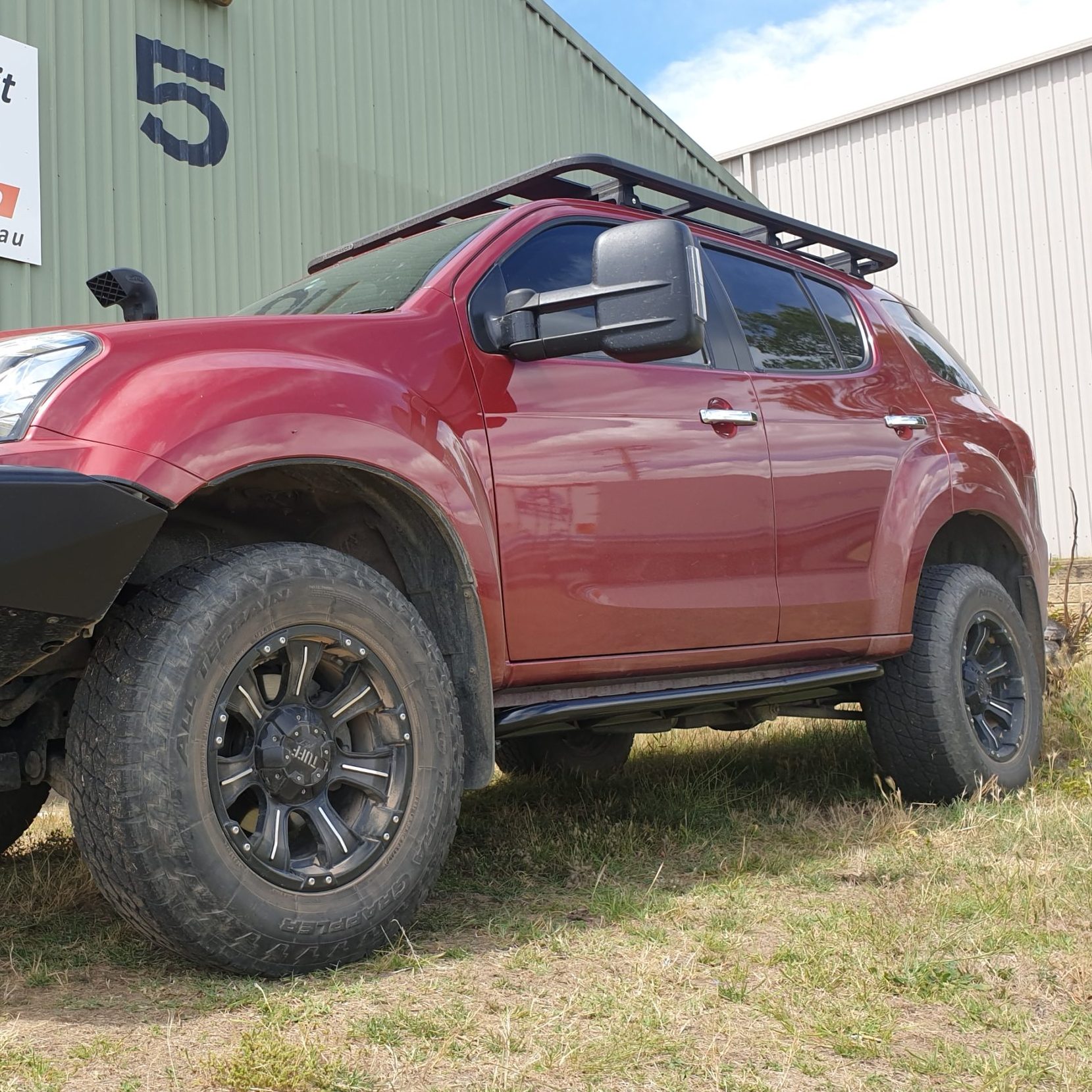 2021-2022 Isuzu Dmax Dual Cab YUBRUTE Series Rocksliders